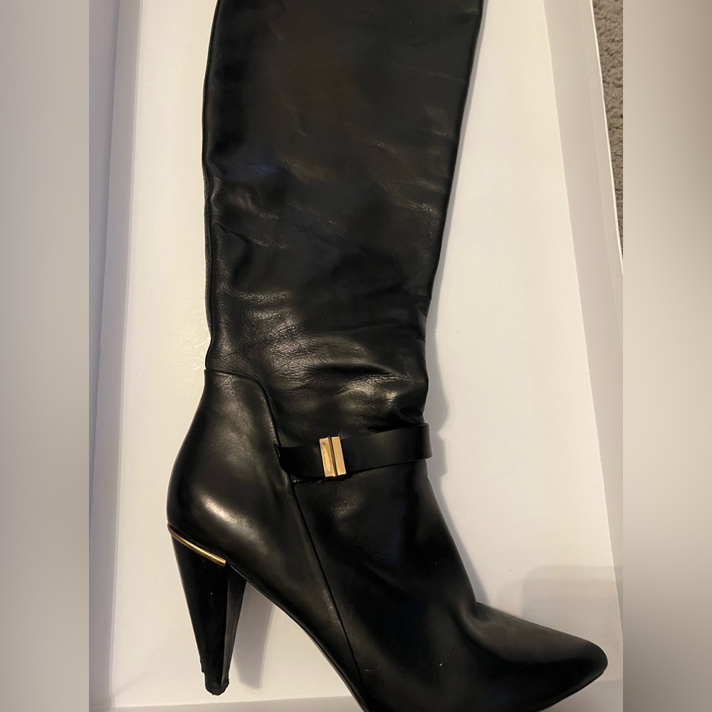 Black 3in heel great shape…only mark is on the back heel.  box, heel pads.